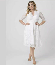 Load image into Gallery viewer, LANE BRYANT PLUS SIZE WEDDING DRESS Size 2X
