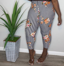 Load image into Gallery viewer, “Arabella” Floral Strip Leggings (3X)
