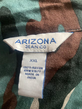 Load image into Gallery viewer, Arizona Jean Co Button Down Camo Top (XXL)
